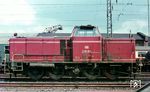 Nach der Ablösung durch die V 100 in Marburg (Lahn) wurden alle V 65 zur BD Hamburg versetzt. Neben dem Fährbahnhof Puttgarden taten sie in Hamburg-Altona Dienst. Dort wurde auch V 65 008 vorgefunden. (05.1966) <i>Foto: Rolf Hahmann</i>