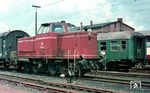 V 65 008 als Gerätewagenbereitschaft im Bw Hamburg-Altona.  (07.1966) <i>Foto: Rolf Hahmann</i>