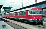 Ein unbekannter Nürnberger VT 24 in Würzburg Hbf. (05.1966) <i>Foto: Rolf Hahmann</i>