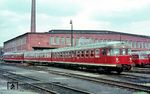 Der 1961 von der Waggonfabrik Uerdingen gebaute Prototyp des VT 24 501 in seinem Heimat-Bw Braunschweig. Am abgerundeten Frontdach war er immer von seinen Serien-Nachfolgern zu unterscheiden. (05.1967) <i>Foto: Rolf Hahmann</i>