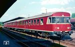 Der 1965 von MAN gebaute Serientriebwagen VT 24 603 (Bw Braunschweig) im Bahnhof Helmstedt. (05.1967) <i>Foto: Rolf Hahmann</i>