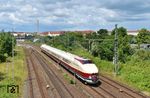 VT 18.16.10/07 hat auf der Überführungsfahrt von Halberstadt zur neuen Heimat nach Radebeul soeben den Leipziger Hauptbahnhof verlassen und fährt in Leipzig-Sellerhausen unter der Brücke Torgauer Straße durch.  (14.06.2026) <i>Foto: Ralf Opalka</i>