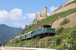 194 158 mit einem Sonderzug unterhalb der Burgruine Ehrenfels zwischen Assmannshausen und Rüdesheim.  (18.09.2021) <i>Foto: Roland Hackl</i>