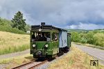 Gastlok "RUR" mit einem aus historischen Wagen gebildeten Güterzug bei Oberzissen. (05.06.2026) <i>Foto: Zeno Pillmann</i>
