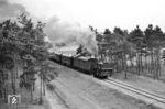 89 6136 (Bw Magdeburg-Rothensee) mit einem Personenzug auf der Stichstrecke von Wolmirstedt nach Colbitz bei Farsleben. (07.1956) <i>Foto: Jürgen Hagemann</i>