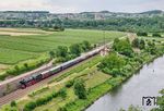 01 1104 rollt mit dem "Belle Train"-Sonderzug DRC 341 von Köln nach Lindau am Neckarufer bei Lauffen vorbei. (04.06.2026) <i>Foto: Joachim Schmidt</i>