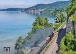 Vorbei an den Heidenhöhlen bei Überlingen Therme fährt 01 1104 am Bodensee entlang in Richtung Sipplingen. (06.06.2026) <i>Foto: Joachim Schmidt</i>