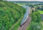 01 1104 mit DRC 13400 aus Freilassing in Mündling, der heute nur noch als Überholungsbahnhof dient. (11.06.2026) <i>Foto: Joachim Schmidt</i>