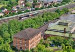 Im Bahnhof Treuchtlingen setzte 01 1104 zum Wassernehmen vom Zug ab. Der Ziegelsteinbau im Vordergrund ist ein Überbleibsel des ehemaligen Bw Treuchtlingen und beherbergte einst die Lokleitung. (11.06.2026) <i>Foto: Joachim Schmidt</i>