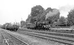 Im Bahnhof Crailsheim rangiert die Ulmer 003 088 einen Güterwagen an den P 2713 nach Backnang.  (26.06.1971) <i>Foto: Burkhard Wollny</i>