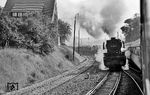 Blick aus dem nach Crailsheim einfahrenden D 753 aus Stuttgart auf die vor einem Güterzug ausfahrende 023 039. (26.06.1971) <i>Foto: Burkhard Wollny</i>