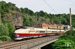Am 21. Juni 2026 war der wiedererstandene VT 18.16.10 auf einer "kleinen Sachsenrundfahrt" von Dresden über Riesa und Chemnitz zurück nach Dresden in Höhe der ehemaligen Blockstelle Felsenkeller unterwegs. Die Blockstelle satnd einst unmittelbar an der Weißeritzbrücke. In diesem Bereich wurde die Strecke durch das Weißeritzhochwasser vom 13.08.2002 in vielen Teilen zerstört und die Blockstelle beschädigt. Im Zuge der Wiederherstellung der Strecke wurde der Block Felsenkeller im Oktober/November 2002 abgerissen.  (21.06.2026) <i>Foto: Sylvio Ohlt</i>