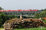 Vor der mehrmonatigen, abschnittsweisen Sperrung der Bahnstrecke Hof – Marktredwitz – Weiden – Schwandorf – Regensburg vom 27. Juni bis Ende Oktober 2026 war noch ein Kurzbesuch in der Oberpfalz angesagt. Bevor die DB InfraGo nach eigener Aussagen "für stabilere Bahnverbindungen" sorgen will, rumpelte 218 428 mit RE 4867 nach München über das Thölauer Viadukt bei Marktredwitz. (21.06.2026) <i>Foto: Joachim Bügel</i>