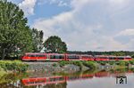 642 090 und 642 014 waren auf Überführungsfahrt als Lt 27592 von Chemnitz nach Mühldorf (Oberbay) am Reichenweiher bei Escheldorf unterwegs. (22.06.2026) <i>Foto: Joachim Bügel</i>