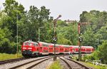 Bei ordentlich Blitz und Donner fuhr 218 433 mit RE 4865 nach München durch den Bahnhof Windischeschenbach. (22.06.2026) <i>Foto: Joachim Bügel</i>