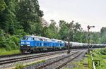 PRESS 218 054 und PRESS 218 056 rollen mit dem Kesselwagen-Ganzzug DGS 45394 (Cheb - Schweinfurt) im Bahnhof Windischeschenbach durch den Starkregen. (22.06.2026) <i>Foto: Joachim Bügel</i>