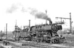 50 2740 in ihrer letzten Heimat-Dienststelle Bw Karl-Marx-Stadt-Hilbersdorf. 1988 wurde die Lok durch einen Privatmann von der DR gekauft. Heute gehört sie den Ulmer Eisenbahnfreunden, Sektion Dampfnostalgie Karlsruhe. Zeitweise war sie im Westen als 052 740-8 (DB) beschildert. (25.03.1984) <i>Foto: Thomas Fischer</i>