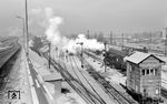 An Heiligabend 1962 rangiert 52 6860 (WLF, Baujahr 1943) vom Bw Berlin-Grunewald im Bahnhof Berlin-Charlottenburg. (24.12.1962) <i>Foto: Theodore Shrady</i>