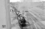 93 230 vom Bw Berlin-Grunewald verlässt mit einem Güterzug den Güterbahnhof in Berlin-Charlottenburg. Die Lok ging später in den Traditionsbestand der DR über. Vom 5. November 1981 bis zum 7. Dezember 1981 im Raw Meiningen museumsgerecht aufgearbeitet und nahm u.a. 1989 an der großen Zugparade bei Riesa zum 150. Geburtstag der ersten deutschen Fernbahn Leipzig - Dresden teil. Im Oktober 2010 wurde die Lok nach Dieringhausen überführt und steht im dortigen Eisenbahnmuseum. (08.1963) <i>Foto: Theodore Shrady</i>