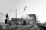01 1066 (Bw Osnabrück) fährt mit E 524 aus Münster (Westf) in den Kölner Hauptbahnhof ein. Die Hohenzollernbrücke wird gerade wieder viergleisig ausgebaut, der letzte Brückenturm abgerissen. (28.09.1958) <i>Foto: Ernst Winter</i>