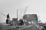 03 1013 vom Bw Hagen-Eckesey erreicht mit dem D 368 (Münster - Wuppertal - Ludwigshafen - Stuttgart - München) über die (noch nur zweigleisig befahrbare) Hohenzollernbrücke kommend den Kölner Hauptbahnhof. 1959 war der viergleisige Wiederaufbau der Brücke abgeschlossen. (28.09.1958) <i>Foto: Ernst Winter</i>