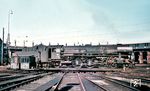 Von Januar 1959 bis März 1967 war 01 1069 eine Osnabrücker Maschine und damit auch häufiger Gast in Hamburg. Dann wanderte sie zum Bw Rheine ab. Im Feiertagsverkehr zu Ostern 1968 kehrte sie in einen Osnabrücker Umlauf zurück und kam so am Ostersamstag nochmals bis Hamburg-Altona.  (13.04.1968) <i>Foto: Rolf Hahmann</i>