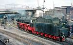 Beim Lokomotivversuchsamt in Minden (Westf) waren seit 1954 mehrere 01.10 zu Messwageneinsätzen stationiert. Seit 22. Oktober 1964 gehörte 01 1090 zum Mindener Bestand und war kurze Zeit später im Bw Hagen-Eckesey zu Besuch. (10.1964) <i>Foto: Rolf Hahmann</i>