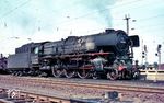01 1096 (Bw Rheine) wartet in Dortmund Hbf auf die Übernahme ihres Zuges. (03.1968) <i>Foto: Rolf Hahmann</i>