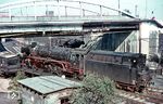 Auch die 01.10 mit der höchsten Betriebsnummer der Baureihe war Gast in Westfalen. Aus Kassel kam 01 1105 mit dem E 442 planmäßig ins Bw Hagen-Eckesey. (09.1963) <i>Foto: Rolf Hahmann</i>