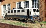 Am 21.12.1987 verunglückte die Seelzer 141 129 in Loppersum bei Emden. Die Lok wurde anschließend ins AW Bremen verbracht (Foto), wo sie am 26.02.1988 ausgemustert wurde. (13.04.1988) <i>Foto: Rolf Hahmann</i>