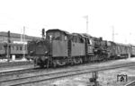 Eine der dienstältesten Münsteraner 50er (50 042) hatte am Pfingstmontag 1966 im Bw Münster (Westf) Gerätewagenbereitschaft. (30.05.1966) <i>Foto: Reinhard Gumbert</i>