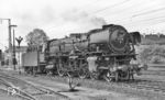 In voller Schönheit zeigt sich 01 228 (Bw Rheine) in klassischer Pose (mit Treibstange unten) im Bw Münster (Westf). (30.05.1966) <i>Foto: Reinhard Gumbert</i>