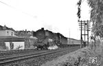Die Bremer 01 086 beschleunigt den E 527 (Köln - Cuxhaven) rund einen Kilometer hinter dem Münsteraner Hauptbahnhof. (30.05.1966) <i>Foto: Reinhard Gumbert</i>