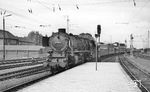 01 1088 (Bw Osnabrück Hbf) erreicht mit D 496 aus Hamburg-Altona den Münsteraner Hauptbahnhof.  (30.05.1966) <i>Foto: Reinhard Gumbert</i>