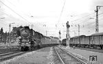 01 1079 (Bw Osnabrück Hbf) erreicht mit dem D 394 aus Hamburg-Altona den Bahnhof Münster (Westf) Hbf. Nach einem Unfall in Ostercappeln am 24.11.1967 war sie die erste 01.10 mit Neubaukessel und Ölfeuerung, die die DB am 25.03.1968 ausmusterte. (30.05.1966) <i>Foto: Reinhard Gumbert</i>