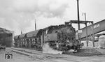 1959 wurde die im Jahr 1927 gebaute 80 013 von der BD Nürnberg an die Klöckner-Bergbau Königsborn-Werne AG verkauft. Unter verschiedenen Bezeichnungen war die Lok auf der Zeche Königsborn noch bis Oktober 1974 im Einsatz, wo auch dieses Foto entstand. Heute befindet sie sich im Deutschen Dampflokomotivmuseum Neuenmarkt-Wirsberg (DDM). (31.05.1966) <i>Foto: Reinhard Gumbert</i>