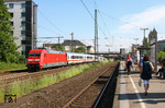 Standardlok des IC-Verkehrs bei der DB AG ist die Baureihe 101, die hier mit IC 2012 (Ulm - Hannover) in Düsseldorf-Wehrhahn unterwegs ist. (24.05.2012) <i>Foto: Joachim Bügel</i>
