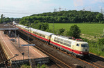 103 235 mit dem TEE-Rheingold-Nostalgiezug Lr 91311 (Berlin - Köln) bei Leverkusen-Rheindorf. Nachdem die verbliebenen Loks der Baureihe 103 im Jahre 2012 abgestellt wurden, stellt DB Nostalgiereisen den kompletten Zug zum Jahresende 2012 ein. (28.05.2012) <i>Foto: Joachim Bügel</i>