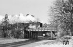 Durch das vorweihnachtliche Berlin-Kohlhasenbrück dampft 01 226 (Bw Berlin Ostbf) vor dem D 111 aus Köln. (12.1967) <i>Foto: Jürgen Hagemann</i>
