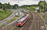 Die Baureihe 420 prägte über Jahre das Bild der S-Bahn in Nordrhein-Westfalen. Nach dem Einsatzende bei der S-Bahn Rhein-Ruhr am 11. Oktober 2024 wurde der 420 484 aus der 8. Bauserie vom Verein Historische S-Bahn NRW gekauft und für Sonderfahrten betriebsfähig erhalten. Für den Fahrtag der Wuppertalbahn pendelte er hier zwischen Düsseldorf Hbf und Wuppertal-Oberbarmen, aufgenommen im Bahnhof Haan-Gruiten. (05.07.2026) <i>Foto: Joachim Bügel</i>