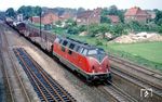 Die Hannoveraner 220 067 fährt mit einem Güterzug durch Salzbergen. (17.05.1969) <i>Foto: Robin Fell</i>