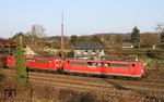 Eine zuverlässige Leistung mit zwei Maschinen der Baureihe 151 (hier 151 152 + 151 140) ist der Kohlezug GM 48420 von Oberhausen-West nach Mannheim-Rheinau, aufgenommen in Düsseldorf-Rath. (22.03.2012) <i>Foto: Joachim Bügel</i>