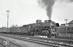 012 073 bringt den E 1806 (Norddeich Mole - Essen Hbf) im Bahnhof Rheine in Fahrt. Dahinter steht der D 231 "Holland-Skandinavien-Express" von Hoek van Holland nach København. (21.03.1972) <i>Foto: Wolfgang Bügel</i>