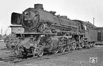 Beim Bw-Besuch in Rheine füllte sich schnell wieder der Film, sodass wir hier nur eine Auswahl der fotografierten Loks zeigen. 042 356 gehörte zu den vielen 41ern, die nach dem Dampfende auf der Rollbahn zum Bw Rheine wechselten. Dort blieb sie auch bis zum Dampfende Ende Mai 1977. (21.03.1972) <i>Foto: Wolfgang Bügel</i>