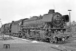 Als Lz verlassen 042 254 und 042 083 das Bw Rheine. (21.03.1972) <i>Foto: Wolfgang Bügel</i>