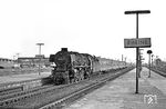 Der E 1807 aus Essen, den 012 064 in Münster (Westf) übernommen hatte, trifft in Rheine ein. (21.03.1972) <i>Foto: Wolfgang Bügel</i>