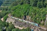 Seit 15. Dezember 2024 bietet die österreichische WESTbahn eine Direktverbindung zwischen Wien Westbahnhof und Stuttgart mit einer Fahrzeit von rund 6,5 Stunden an. Die reguläre Fahrzeit mit DB-Zügen auf der 531 km langen Strecke mit einmaligen Umstieg dauert eine Stunde länger. Auf der Geislinger Steige kurz vor Amstetten ist ein Kiss 3 der WESTbahn als DRF 969 von Stuttgart nach Wien unterwegs. (03.07.2026) <i>Foto: Joachim Bügel</i>