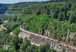 Nach dem zuletzt (außer)planmäßigen Lokwechsel in Plochingen und zwei Überholungen brummen 218 419 und 218 446 mit einer für den Zug moderaten Verspätung von 20 Minuten die Geislinger Steige hinauf. Wegen der üblichen Zugkreuzungen zwischen Ulm und Kempten erhöhte sich die Verspätung bis Obersdorf noch auf 35 Minuten. (03.07.2026) <i>Foto: Joachim Schmidt</i>