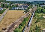 218 419 und 218 446 erreichen in Amstetten (Württ) mit dem IC 2013 das Ende der Geislinger Steige. Auf der Steige konnten sie an diesem Tag die fahrplanmäßige Fahrzeit um eine Minute unterbieten! (03.07.2026) <i>Foto: Joachim Schmidt</i>