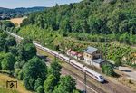 Tz 9412 (412 412) rollt als ICE 514 (München Hbf - Hamburg-Altona) durch Westerstetten. Das Bahnhofsgebäude aus dem Jahr 1848 wird heute privat genutzt. (03.07.2026) <i>Foto: Joachim Schmidt</i>